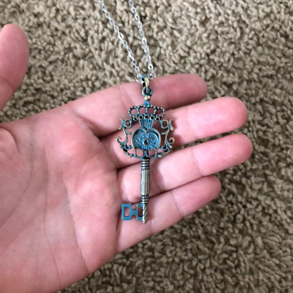 Key Necklace - Picture 2 of 3